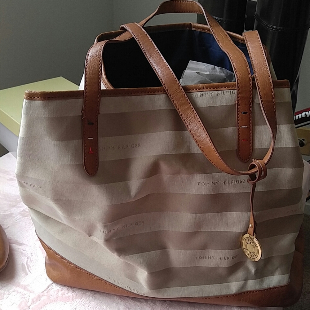 Handbag - Picture 2 of 3